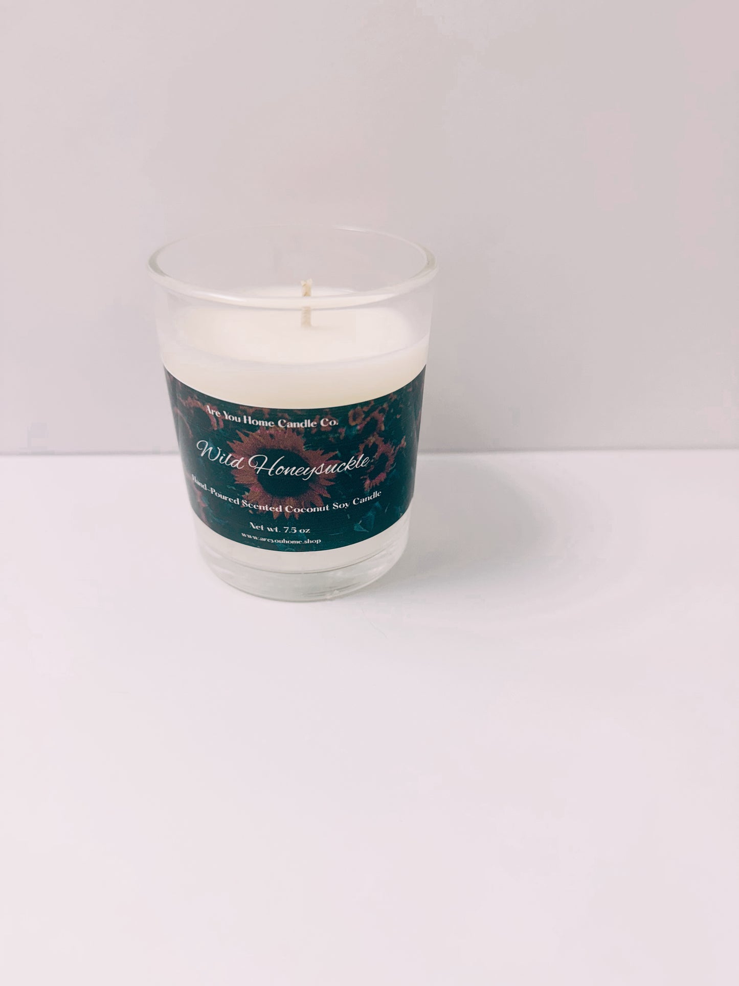 7.5oz Wild Honeysuckle  Scented Candle 🌼🌻