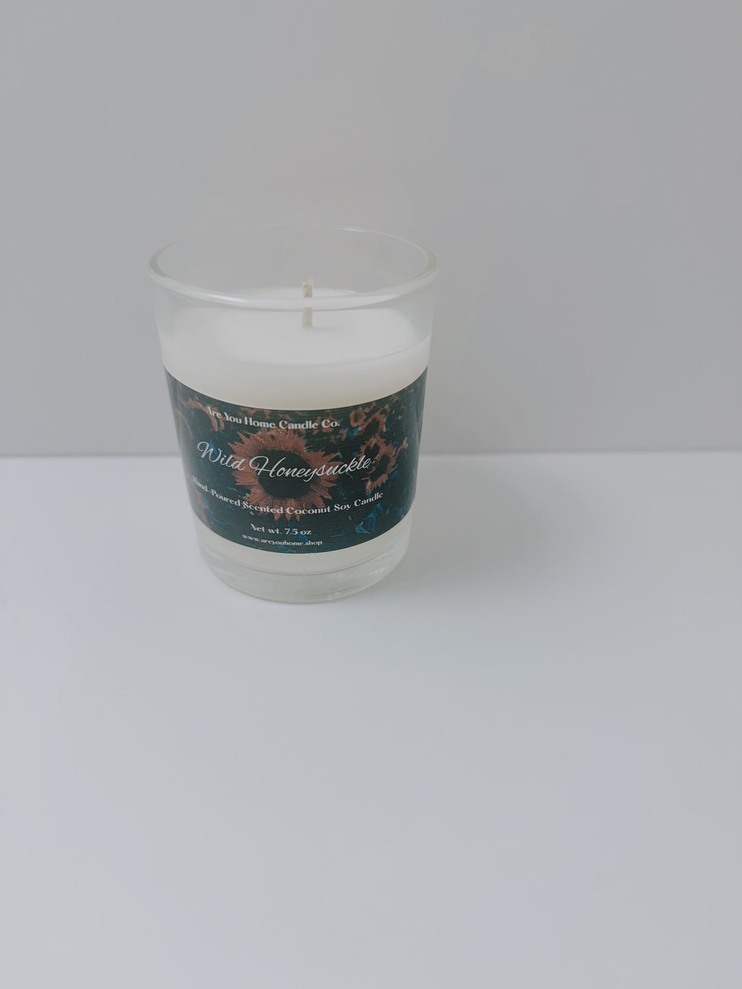 7.5oz Wild Honeysuckle  Scented Candle 🌼🌻